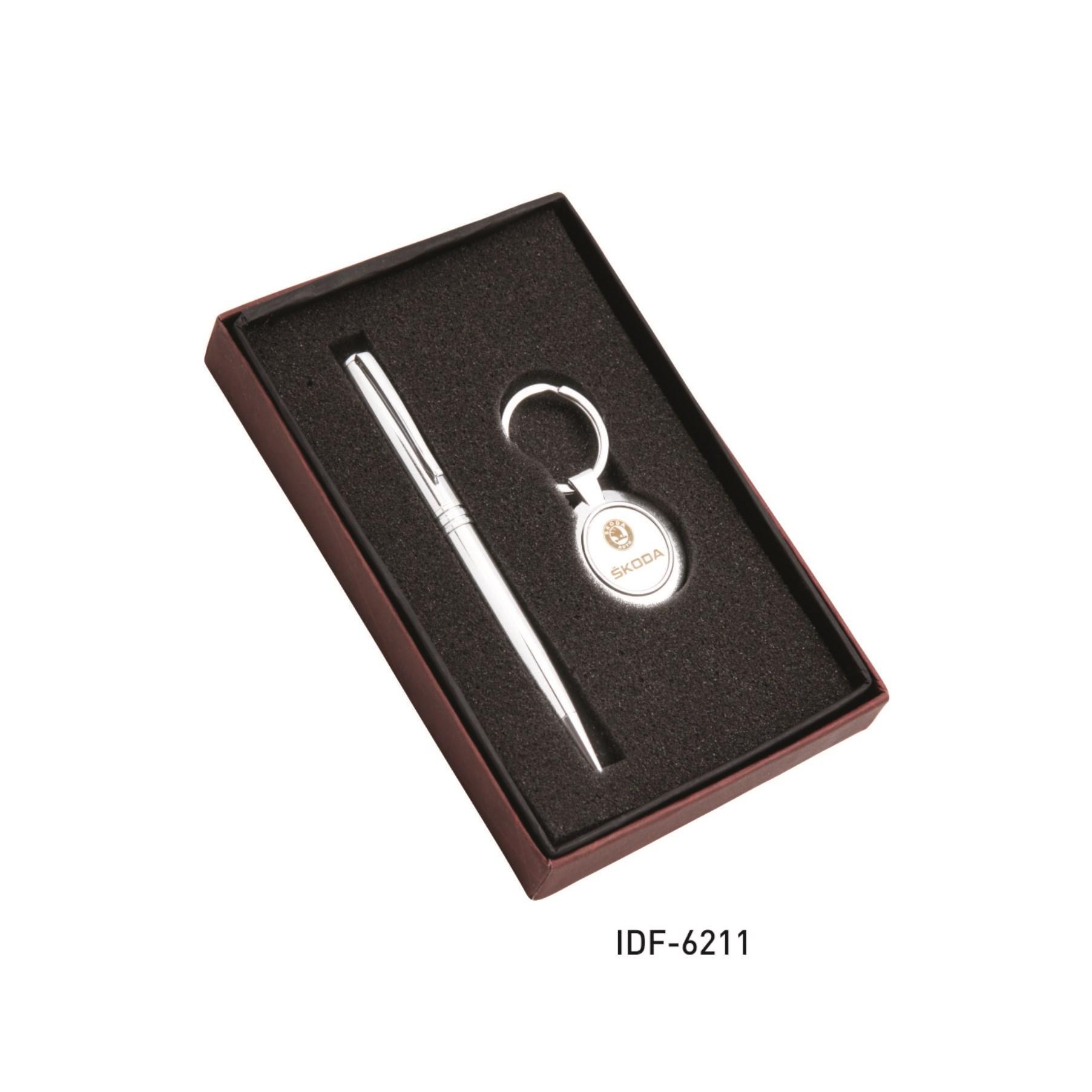 Gift Set Of Silver Pen With Keychain